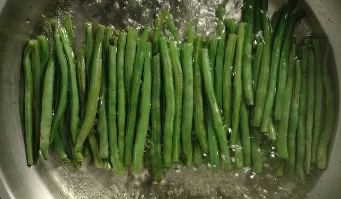 Czy fasolka szparagowa tuczy? Odkryj jej wpływ na dietę odchudzającą